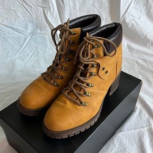 maurices boots size 11M, gently used, good condition